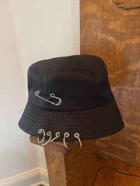 Hot Topic Black Bucket Hat with Silver Hoop & Safety Pin Details